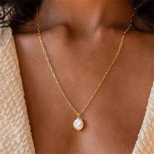 Náhrdelník Selene Drop Charm